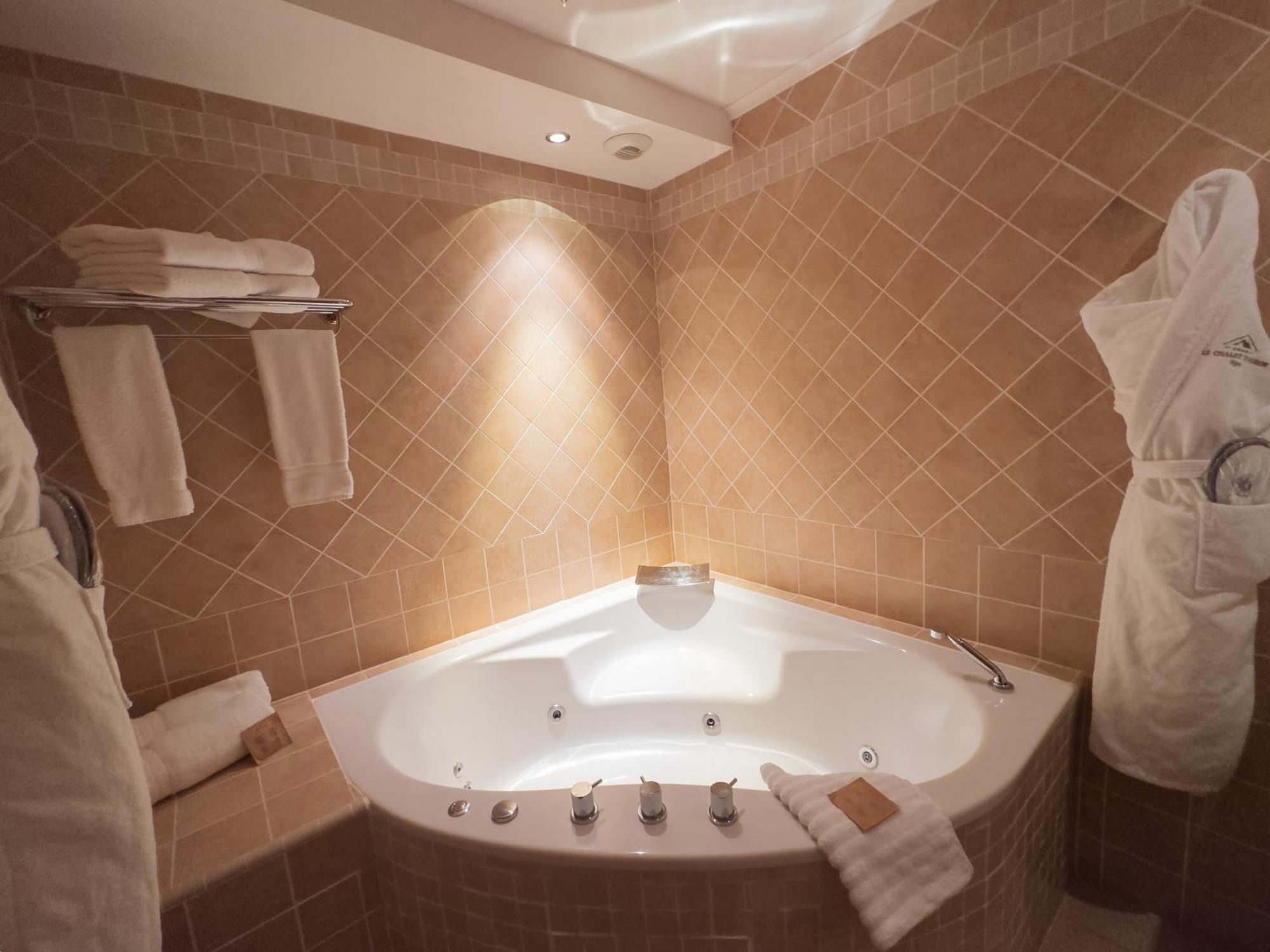Hotel Le Chalet D'Auron Restaurant Et Spa المظهر الخارجي الصورة