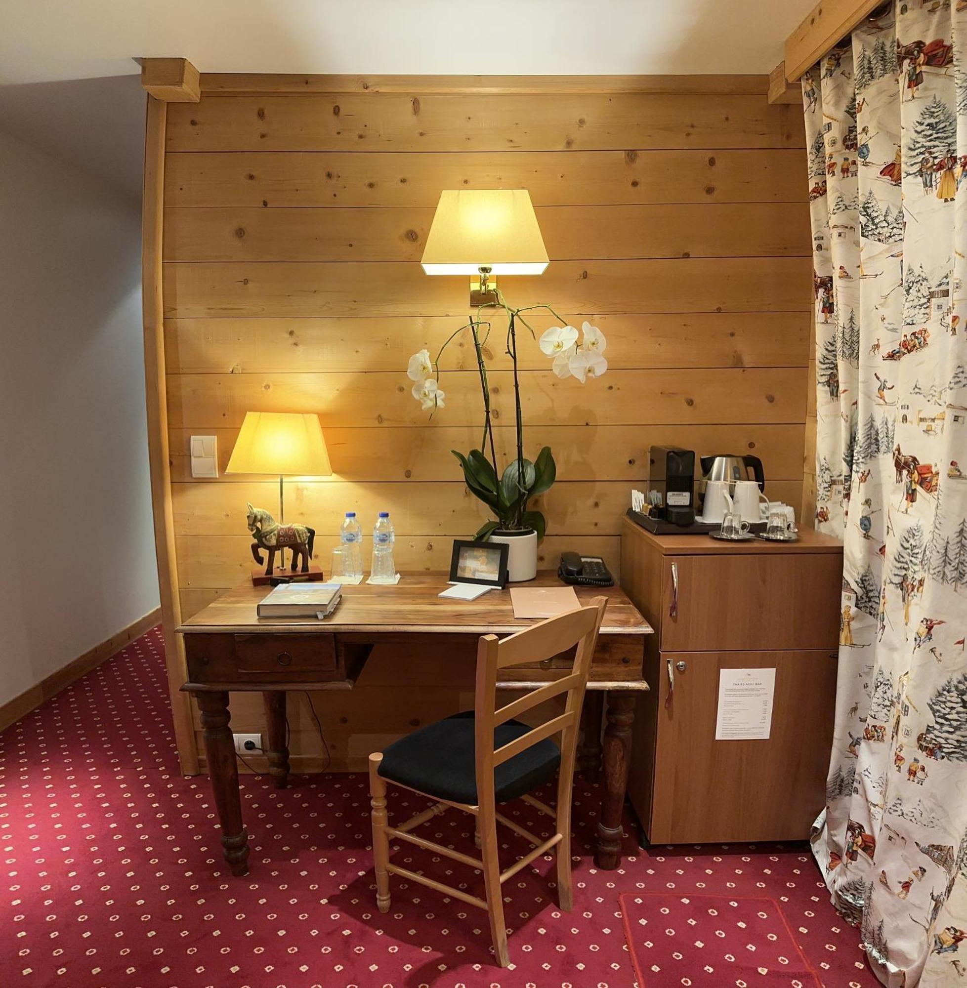 Hotel Le Chalet D'Auron Restaurant Et Spa المظهر الخارجي الصورة