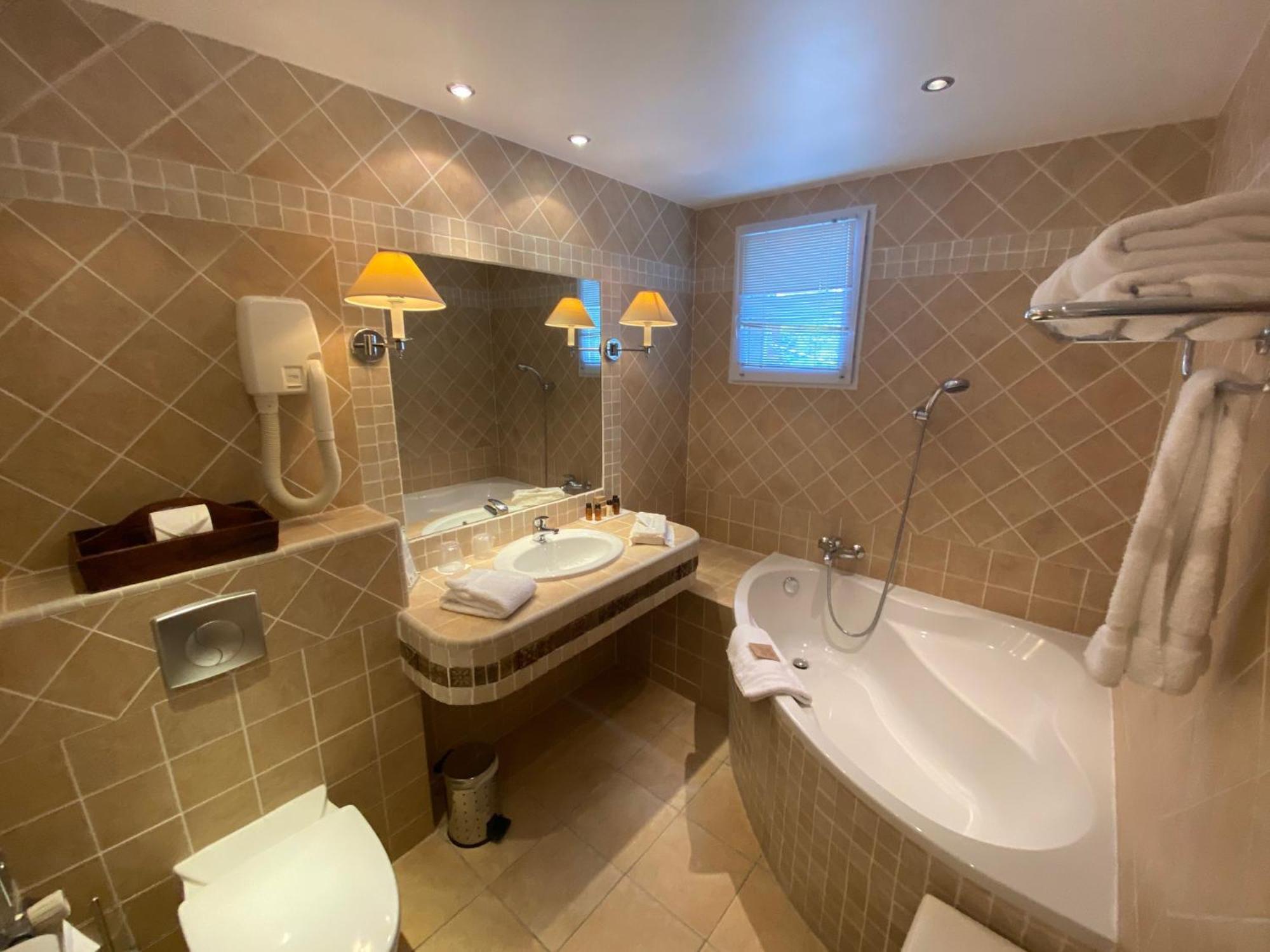Hotel Le Chalet D'Auron Restaurant Et Spa المظهر الخارجي الصورة