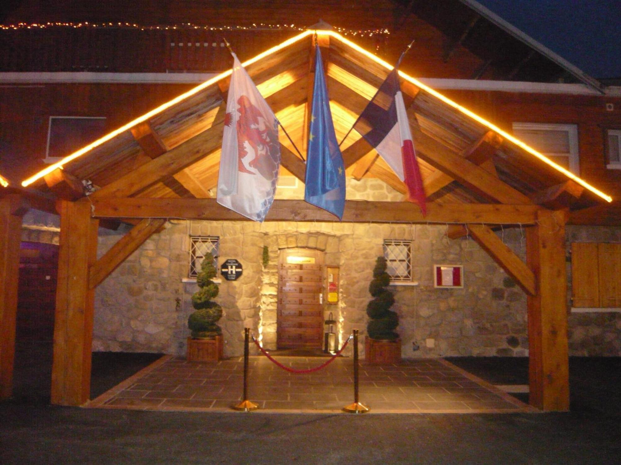 Hotel Le Chalet D'Auron Restaurant Et Spa المظهر الخارجي الصورة